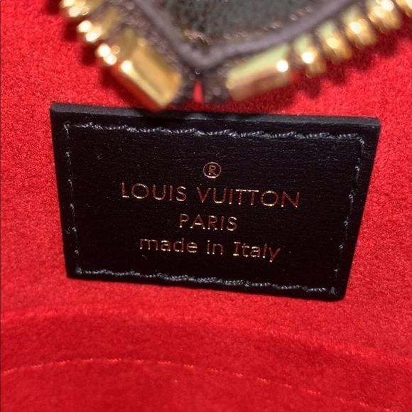 Louis Vuitton Heartbox Crossbody Sac Coeur heart bag Fall in Love HK LV Monogram - Picture 11 of 14